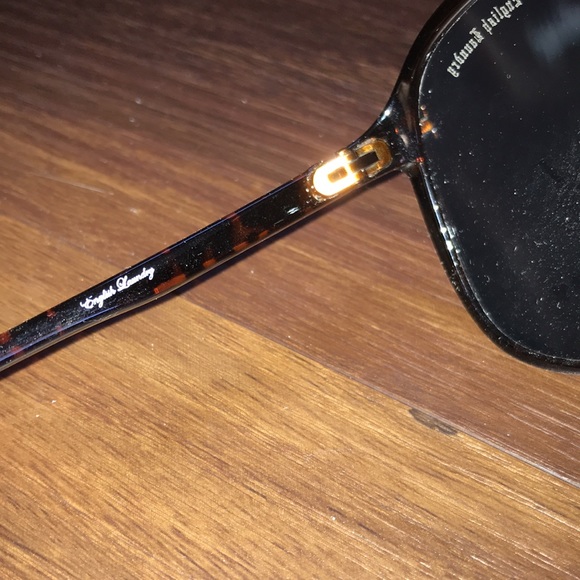 English Laundry 80's Style Sunglasses NWT - Picture 3 of 3